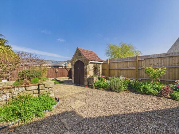 4 bed Detached Bungalow for sale Image 12