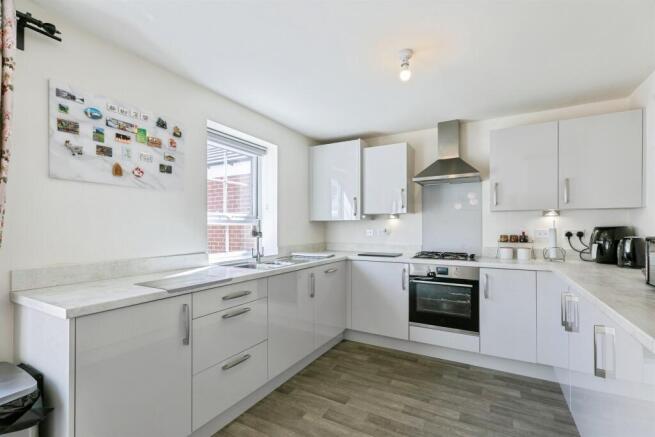 4 bed Detached for sale Image 5