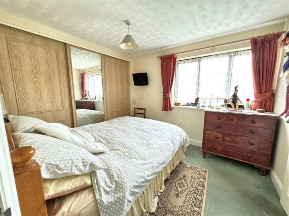 Bedroom 1.jpg