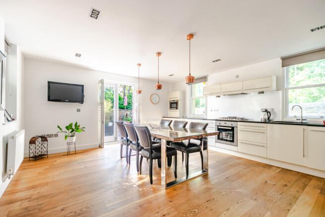 4 bed Detached for sale Image 5