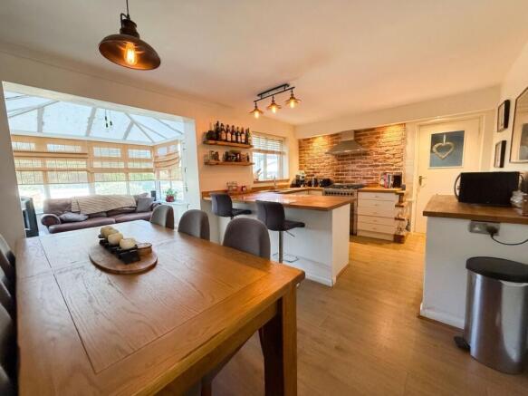 3 bed Semi-Detached for sale Image 3