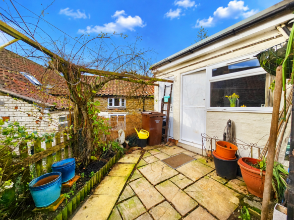 2 bed Semi-Detached for sale Image 11
