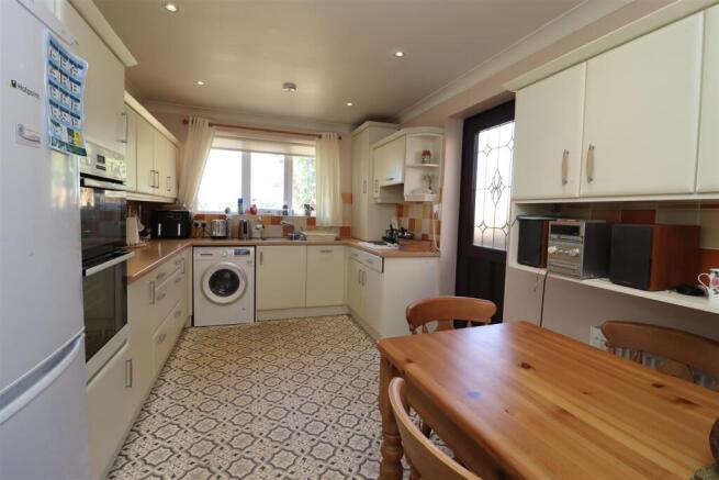 3 bed Detached Bungalow for sale Image 4