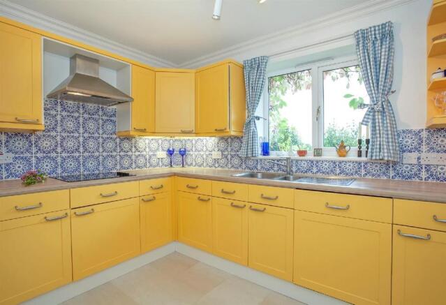 Kitchen 2.jpg