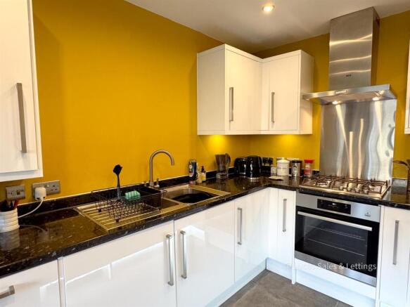 69 St Michaels Rd Kettering-5.jpg