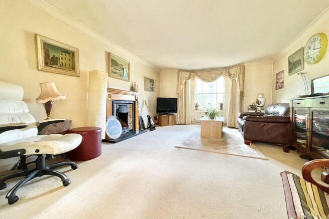 Tower Gardens, Esher photo 4