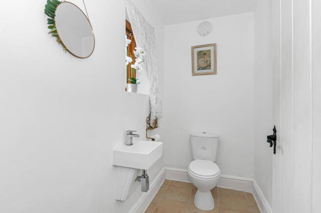 5 bed Detached for sale Image 6