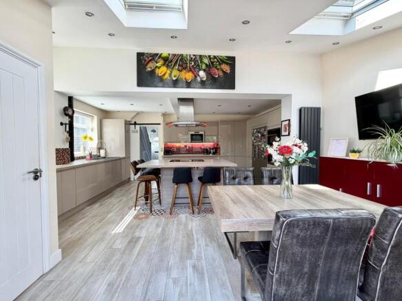 3 bed Semi-Detached for sale Image 7