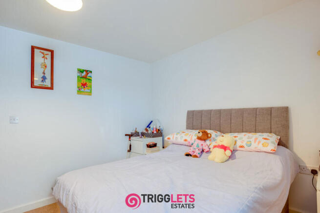 2 bed Flat for sale Image 8