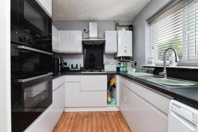 2 bed Semi-Detached for sale Image 5