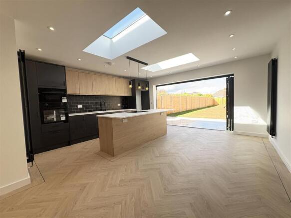 Open Plan Kitchen/Diner/Family Room