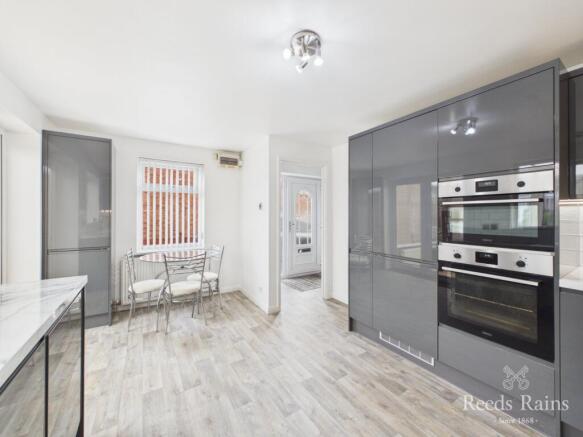 3 bed Semi-Detached for sale Image 10