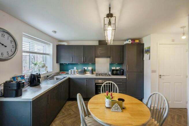 2 bed Semi-Detached for sale Image 8