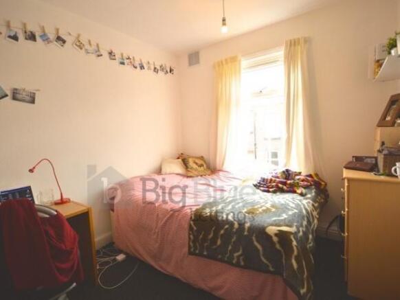 4 bed Terraced to rent Image 5