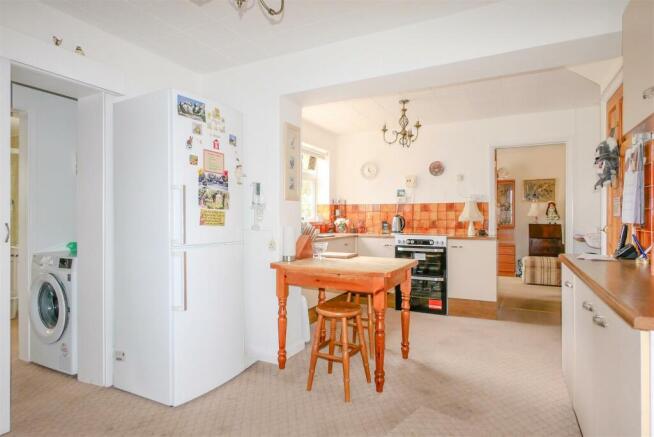 KITCHEN/BREAKFAST ROOM