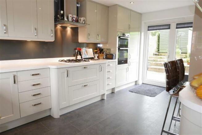 KITCHEN/BREAKFAST RO