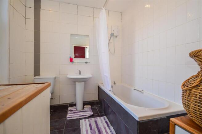 2 bed Terraced for sale Image 8