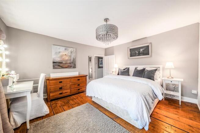 Main bedroom  (6).jpg
