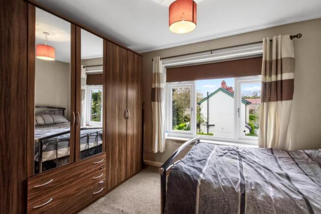 3 bed Terraced for sale Image 9