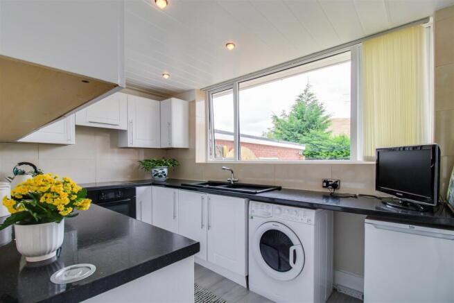 4 bed House for sale Image 3