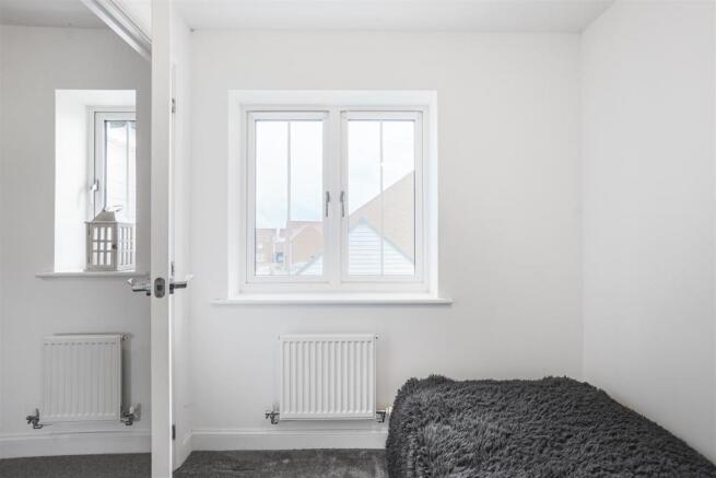 Bedroom 4b.jpg