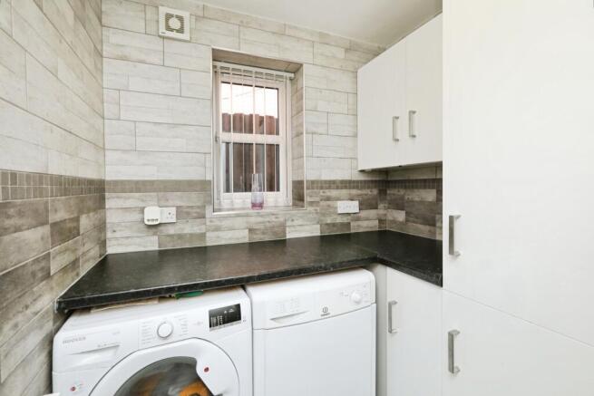4 bed Detached for sale Image 8