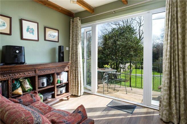 6 bed Semi-Detached for sale Image 7