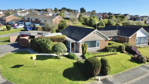 Burnham Drive, Bleadon Hill - Owned Solar Panels providing a healthy income.