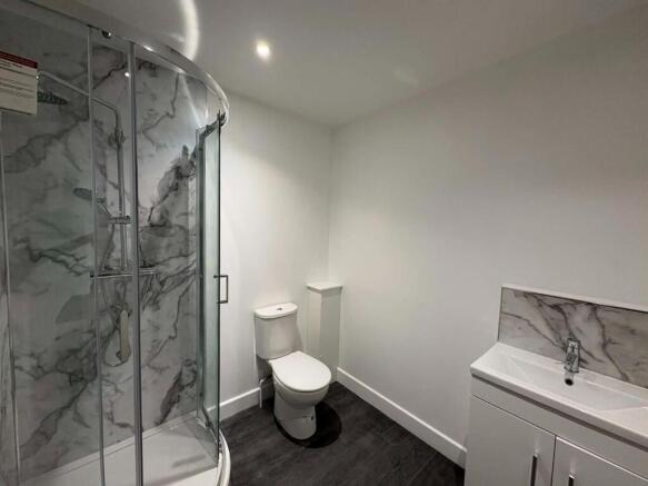 Catherine House Flat 11 Bathroom.jpg