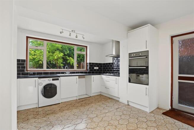 Kitchen_2.jpeg