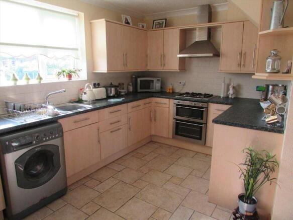 L SHAPED DINING ROOM/KITCHEN