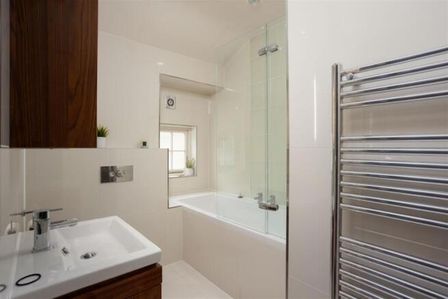 8 bed Detached for sale Image 11
