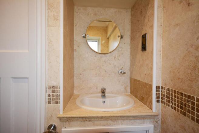3 bed Semi-Detached to rent Image 9