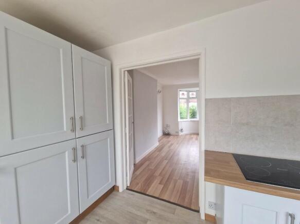 3 bed Semi-Detached to rent Image 6