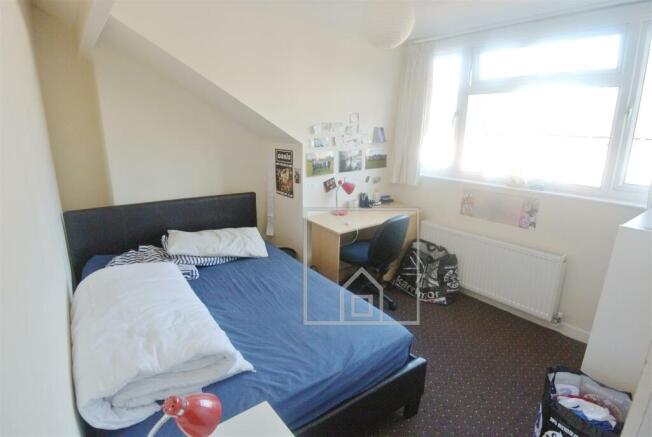 3 bed House to rent Image 5