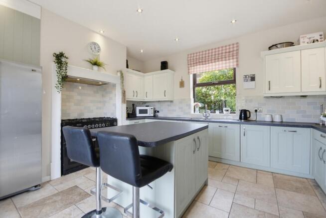 4 bed Detached for sale Image 12