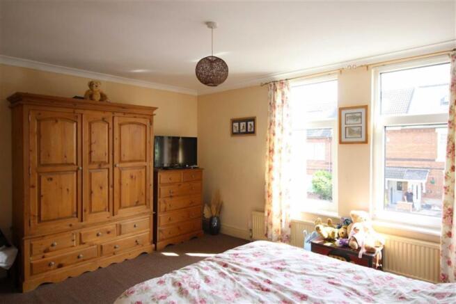 Bedroom no.1 front d