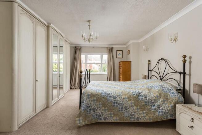 4 bed Detached for sale Image 8