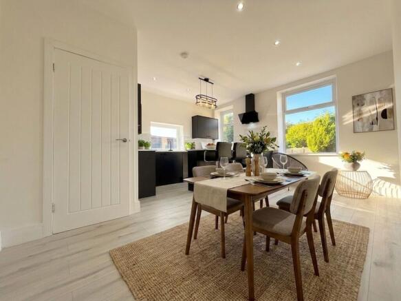 4 bed Semi-Detached for sale Image 3