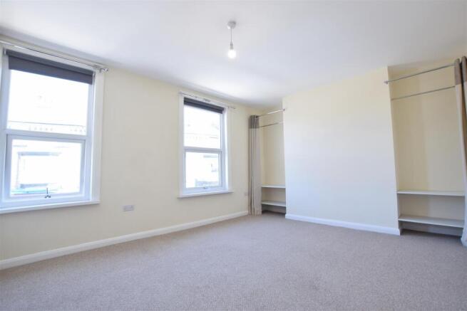 3 bed Terraced to rent Image 7