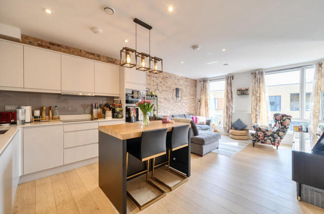 1437197-10-69d90c...