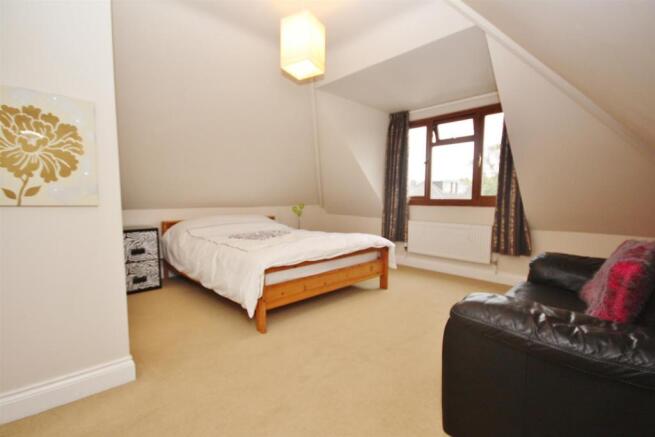 BEDROOM 2