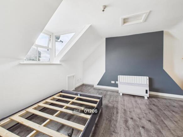 Studio to rent Image 6