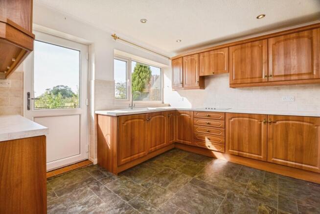 3 bed Bungalow for sale Image 9