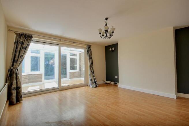 3 bed House to rent Image 3