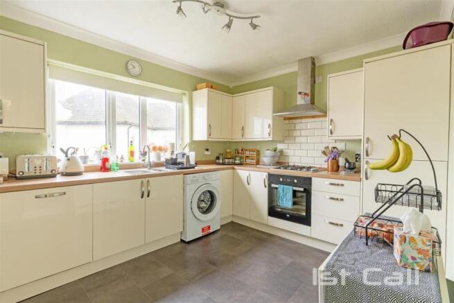 Kitchen/ Breakfast Room