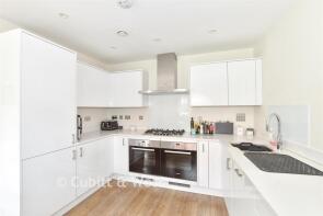 39, Renfields, Haywards Heath RH16 4TG