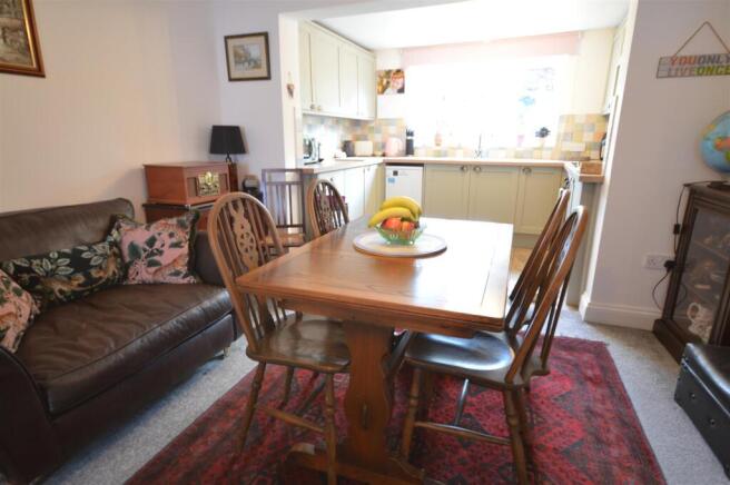 kitchen/dining room