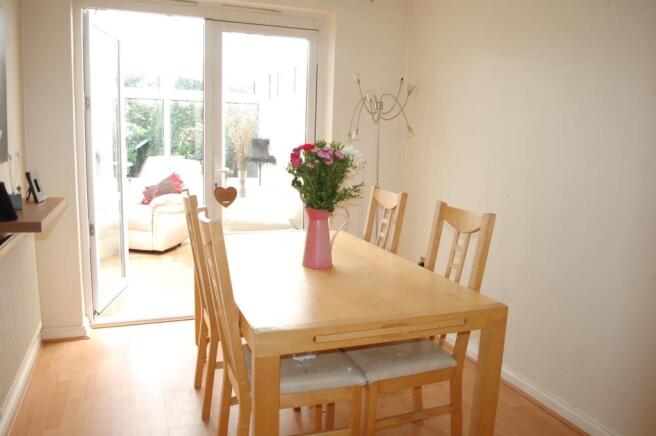 SEPARATE DINING ROOM