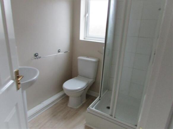 EN-SUITE SHOWER ROOM
